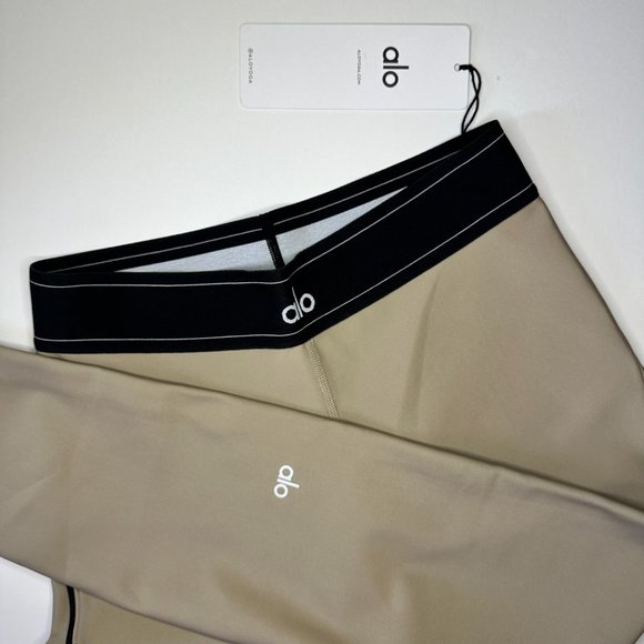 ALO YOGA| AIRLIFT HIGH WAIST SUIT UP LEGGING - Picture 2 of 5